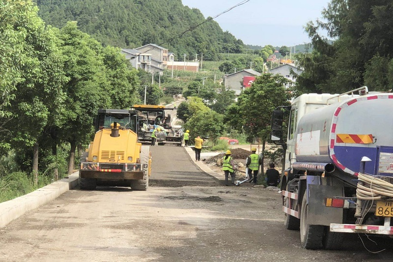路橋集團搶晴天、戰(zhàn)雨天、斗夜間  全力以赴推進國道347項目建設(shè)